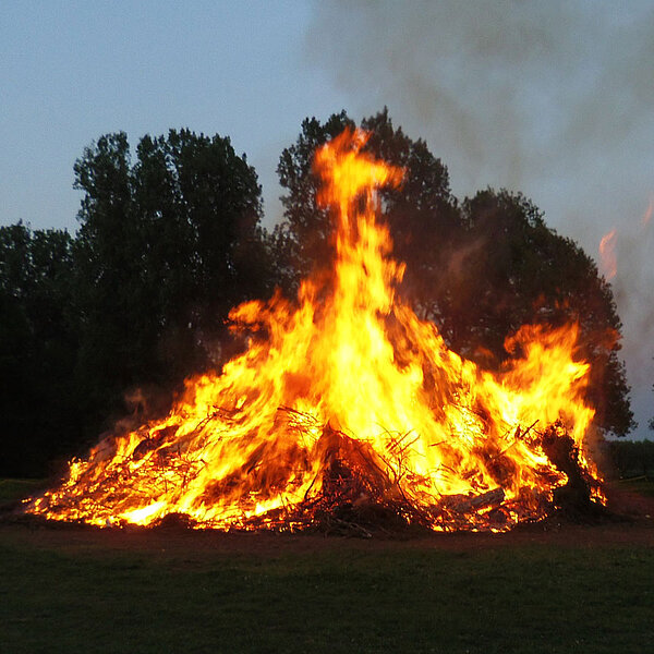 Gelbes Haus Walpurgisnacht Menü. Foto: 510794_original_R_K_B_by_Sylvia-Verena-Michel_pixelio.de